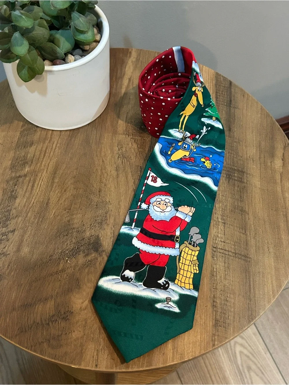 Vintage Yule Tide Greetings Hallmark  Christmas Golf Santa Novelty Tie